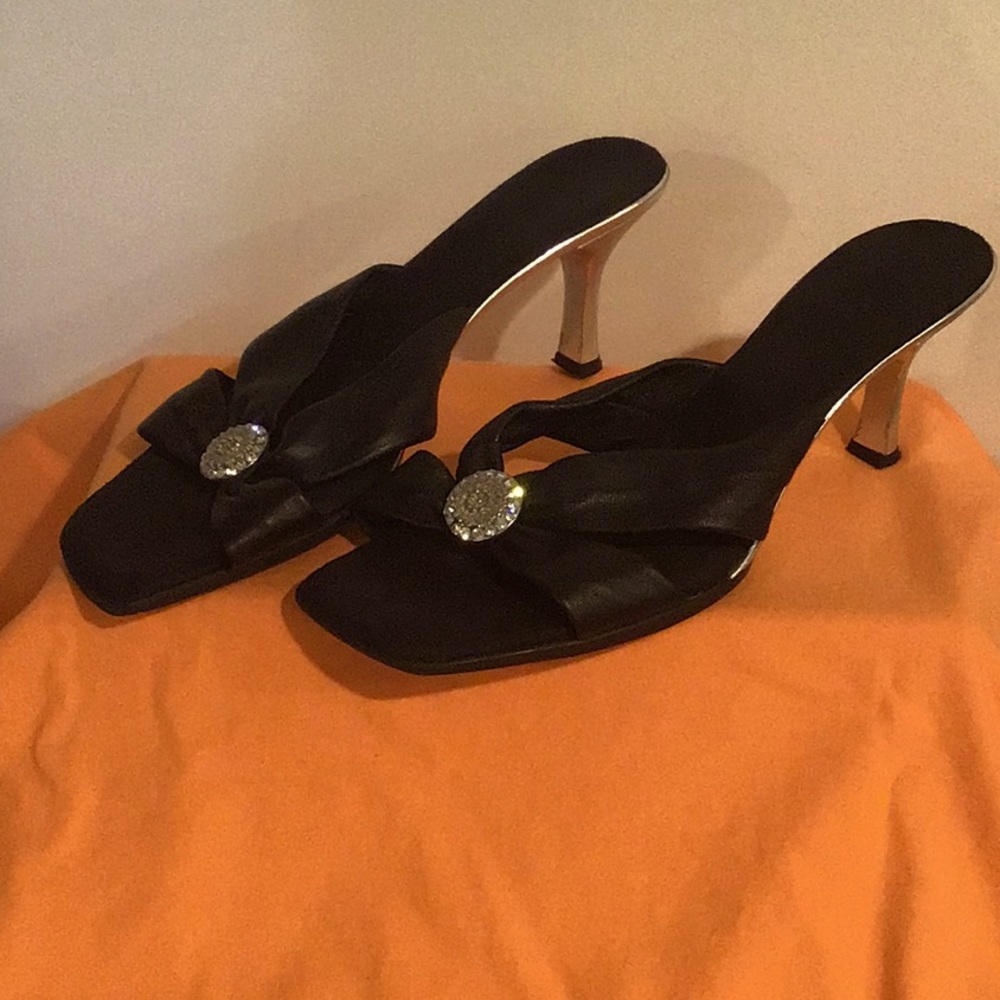 ONEX black leather upper with silver heel and rhinestone embellishment sz 8.5/9